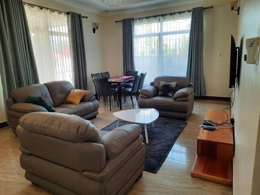 Ellyz Home Stay モシ エクステリア 写真